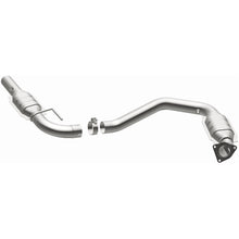 Load image into Gallery viewer, MagnaFlow Exhaust Products 5582524 California CARB Direct-Fit Catalytic Converter for Select Chevrolet Express 2500, Chevrolet Express 3500, GMC Savana 2500, GMC Savana