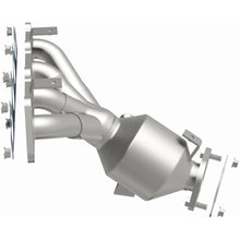 Load image into Gallery viewer, MagnaFlow Exhaust Products 6511429 California CARB Manifold Catalytic Converter for Select Kia Soul