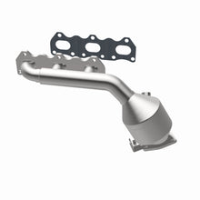Load image into Gallery viewer, MagnaFlow Exhaust Products 452060 California CARB Manifold Catalytic Converter for Select Chevrolet Tracker, Suzuki Grand Vitara, Suzuki Vitara