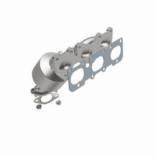 Load image into Gallery viewer, MagnaFlow Exhaust Products 5582202 California CARB Manifold Catalytic Converter for Select Hyundai Santa Fe