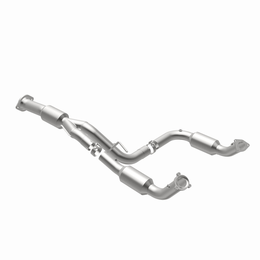 MagnaFlow Exhaust Products 5582113 California CARB Direct-Fit Catalytic Converter for Select Chevrolet Express 2500, Chevrolet Express 3500, GMC Savana 2500, GMC Savana