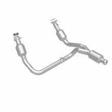 Load image into Gallery viewer, MagnaFlow Exhaust Products 5582642 California CARB Direct-Fit Catalytic Converter for Select Chevrolet Silverado 1500, Chevrolet Suburban, Chevrolet Tahoe, GMC Sierra 1500, GMC Yukon, GMC Yukon XL