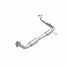 Load image into Gallery viewer, MagnaFlow Exhaust Products 5582571 California CARB Direct-Fit Catalytic Converter for Select Toyota Tundra