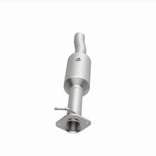Load image into Gallery viewer, MagnaFlow Exhaust Products 280434 OEM Grade Direct-Fit Catalytic Converter for Select Ford F-350 Super Duty, Ford F-450 Super Duty, Ford F-550 Super Duty
