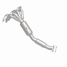Load image into Gallery viewer, MagnaFlow Exhaust Products 5531139 California CARB Manifold Catalytic Converter for Select Ford Focus