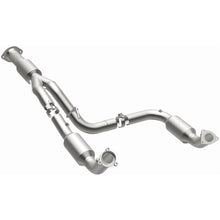 Load image into Gallery viewer, MagnaFlow Exhaust Products 5582812 California CARB Direct-Fit Catalytic Converter for Select Chevrolet Silverado HD, Chevrolet Silverado HD, GMC Sierra HD, GMC Sierra HD