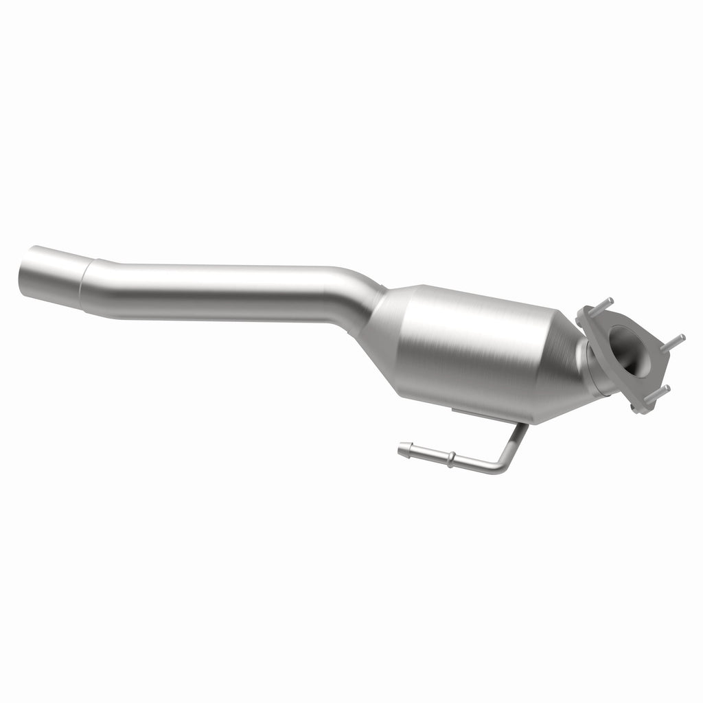 MagnaFlow Exhaust Products 51156 OEM Grade Direct-Fit Catalytic Converter for Select Volkswagen Touareg
