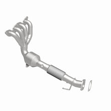 Load image into Gallery viewer, MagnaFlow Exhaust Products 5631153 California CARB Manifold Catalytic Converter for Select Ford Focus