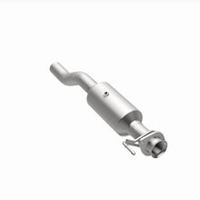 Load image into Gallery viewer, MagnaFlow Exhaust Products 280440 OEM Grade Direct-Fit Catalytic Converter for Select Ford F-350 Super Duty, Ford F-450 Super Duty, Ford F-550 Super Duty