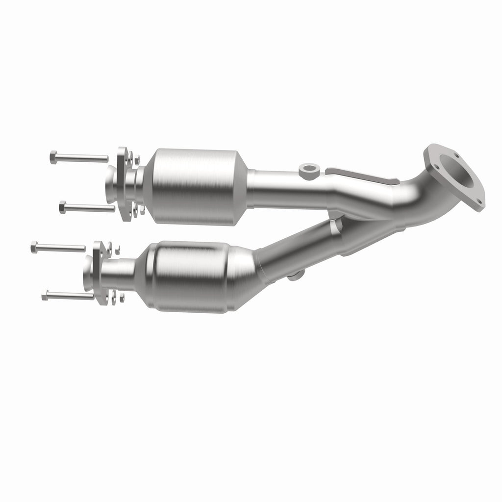 MagnaFlow Exhaust Products 49465 OEM Grade Direct-Fit Catalytic Converter for Select Jeep Cherokee