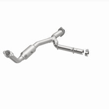 Load image into Gallery viewer, MagnaFlow Exhaust Products 4651411 California CARB Direct-Fit Catalytic Converter for Select Ford Expedition