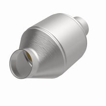 Load image into Gallery viewer, MagnaFlow Exhaust Products 51775 OEM Grade Universal Catalytic Converter for Select Audi Q7, Ford Five Hundred, Ford Freestyle, Mazda MX-5 Miata, Mercury Montego, Volkswagen Touareg
