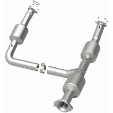 Load image into Gallery viewer, MagnaFlow Exhaust Products 280210 OEM Grade Direct-Fit Catalytic Converter for Select Chevrolet Express 2500, Chevrolet Express 3500, GMC Savana 2500, GMC Savana