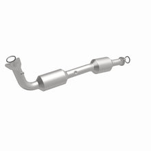 Load image into Gallery viewer, MagnaFlow Exhaust Products 5481626 California CARB Direct-Fit Catalytic Converter for Select Toyota Tundra