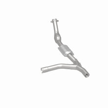 Load image into Gallery viewer, MagnaFlow Exhaust Products 447180 California CARB Direct-Fit Catalytic Converter for Select Ford E-150 Econoline, Ford E-150 Econoline Club Wagon, Ford E-250 Econoline