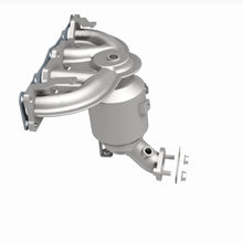 Load image into Gallery viewer, MagnaFlow Exhaust Products 5531775 California CARB Manifold Catalytic Converter for Select Hyundai Santa Fe Sport, Kia Sorento