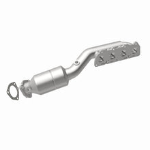 Load image into Gallery viewer, MagnaFlow Exhaust Products 452799 California CARB Manifold Catalytic Converter for Select Volkswagen Passat