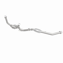 Load image into Gallery viewer, MagnaFlow Exhaust Products 447163 California CARB Direct-Fit Catalytic Converter for Select Toyota Sienna
