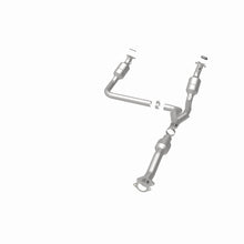 Load image into Gallery viewer, MagnaFlow Exhaust Products 5582134 California CARB Direct-Fit Catalytic Converter for Select Chevrolet Express 1500, Chevrolet Express 2500, Chevrolet Express 3500, GMC Savana 1500, GMC Savana 2500, GMC Savana