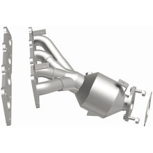 Load image into Gallery viewer, MagnaFlow Exhaust Products 5531429 California CARB Manifold Catalytic Converter for Select Hyundai Accent, Hyundai Veloster, Kia Rio, Kia Soul