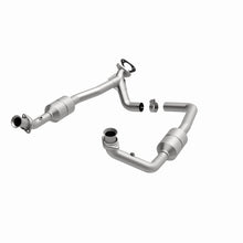 Load image into Gallery viewer, MagnaFlow Exhaust Products 51378 OEM Grade Direct-Fit Catalytic Converter for Select Ford E-150, Ford E-150 Club Wagon, Ford E-150 Econoline, Ford E-150 Econoline Club Wagon, Ford E-250, Ford E-250 Econoline, Ford E-350 Club Wagon, Ford E-350 Econoline