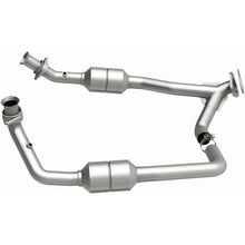 Load image into Gallery viewer, MagnaFlow Exhaust Products 51378 OEM Grade Direct-Fit Catalytic Converter for Select Ford E-150, Ford E-150 Club Wagon, Ford E-150 Econoline, Ford E-150 Econoline Club Wagon, Ford E-250, Ford E-250 Econoline, Ford E-350 Club Wagon, Ford E-350 Econoline