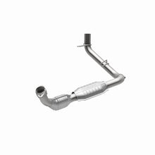 Load image into Gallery viewer, MagnaFlow Exhaust Products 23718 HM Grade Direct-Fit Catalytic Converter for Select Ford Expedition, Ford F-150, Ford F-250, Lincoln Navigator