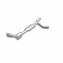 Load image into Gallery viewer, MagnaFlow Exhaust Products 49426 OEM Grade Direct-Fit Catalytic Converter for Select Ford E-150, Ford E-150 Club Wagon, Ford E-150 Econoline, Ford E-150 Econoline Club Wagon, Ford E-250, Ford E-250 Econoline