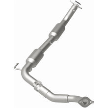 Load image into Gallery viewer, MagnaFlow Exhaust Products 5582571 California CARB Direct-Fit Catalytic Converter for Select Toyota Tundra