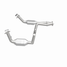Load image into Gallery viewer, MagnaFlow Exhaust Products 51097 OEM Grade Direct-Fit Catalytic Converter for Select Cadillac Escalade, Chevrolet Avalanche 1500, Chevrolet Silverado 1500, Chevrolet Silverado Classic, Chevrolet Silverado 2500, Chevrolet Suburban 1500, Chevrolet Tahoe,