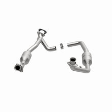 Load image into Gallery viewer, MagnaFlow Exhaust Products 51378 OEM Grade Direct-Fit Catalytic Converter for Select Ford E-150, Ford E-150 Club Wagon, Ford E-150 Econoline, Ford E-150 Econoline Club Wagon, Ford E-250, Ford E-250 Econoline, Ford E-350 Club Wagon, Ford E-350 Econoline