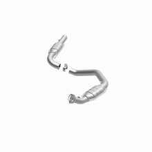 Load image into Gallery viewer, MagnaFlow Exhaust Products 51525 OEM Grade Direct-Fit Catalytic Converter for Select Chevrolet Express 2500, Chevrolet Express 3500, GMC Savana 2500, GMC Savana