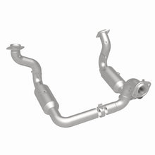 Load image into Gallery viewer, MagnaFlow Exhaust Products 280246 OEM Grade Direct-Fit Catalytic Converter for Select Ford F-250 Super Duty, Ford F-350 Super Duty