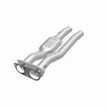 Load image into Gallery viewer, MagnaFlow Exhaust Products 95471 HM Grade Direct-Fit Catalytic Converter for Select Chevrolet C2500, Chevrolet C2500 Suburban, Chevrolet C3500, Chevrolet C3500HD, Chevrolet K2500, Chevrolet K2500 Suburban, Chevrolet K3500, GMC C2500, GMC C2500 Suburban,