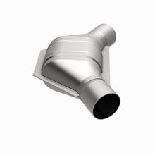 Load image into Gallery viewer, MagnaFlow Exhaust Products 337085 California CARB Universal Catalytic Converter for Select Ford Country Squire, Ford LTD, Ford LTD Crown Victoria, Ford Mustang, Ford Thunderbird, Lincoln Mark VIII, Lincoln Town Car, Mercury Capri, Mercury Colony Park,