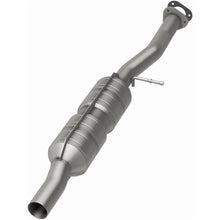 Load image into Gallery viewer, MagnaFlow Exhaust Products 55323 HM Grade Direct-Fit Catalytic Converter for Select Ford Excursion, Ford F-250 Super Duty, Ford F-350 Super Duty, Ford F-450 Super Duty, Ford F-550 Super Duty
