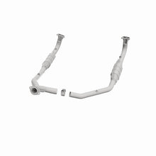 Load image into Gallery viewer, MagnaFlow Exhaust Products 93690 HM Grade Direct-Fit Catalytic Converter for Select Land Rover Defender 90, Land Rover Discovery