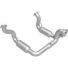 Load image into Gallery viewer, MagnaFlow Exhaust Products 280246 OEM Grade Direct-Fit Catalytic Converter for Select Ford F-250 Super Duty, Ford F-350 Super Duty