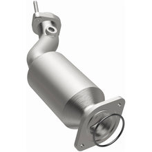 Load image into Gallery viewer, MagnaFlow Exhaust Products 21-916 OEM Grade Direct-Fit Catalytic Converter for Select Ford Five Hundred, Ford Freestyle, Mercury Montego