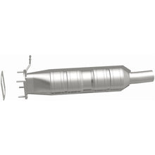 Load image into Gallery viewer, MagnaFlow Exhaust Products 51221 OEM Grade Direct-Fit Catalytic Converter for Select Ford F-250 Super Duty, Ford F-350 Super Duty, Ford F-450 Super Duty, Ford F-550 Super Duty