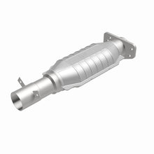 Load image into Gallery viewer, MagnaFlow Exhaust Products 93486 Standard Grade Direct-Fit Catalytic Converter for Select Chevrolet S10, Chevrolet S10 Blazer, GMC Jimmy, GMC S15, GMC S15 Jimmy, GMC Sonoma, GMC Syclone, GMC Typhoon, Oldsmobile Bravada