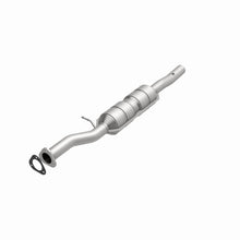 Load image into Gallery viewer, MagnaFlow Exhaust Products 55324 HM Grade Direct-Fit Catalytic Converter for Select Ford Excursion, Ford F-250 Super Duty, Ford F-350 Super Duty, Ford F-450 Super Duty, Ford F-550 Super Duty