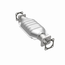 Load image into Gallery viewer, MagnaFlow Exhaust Products 3391652 California CARB Direct-Fit Catalytic Converter for Select Chevrolet LUV, Isuzu Amigo, Isuzu Pickup, Isuzu Rodeo, Isuzu Trooper