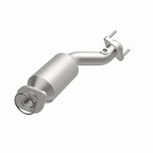 Load image into Gallery viewer, MagnaFlow Exhaust Products 21-916 OEM Grade Direct-Fit Catalytic Converter for Select Ford Five Hundred, Ford Freestyle, Mercury Montego