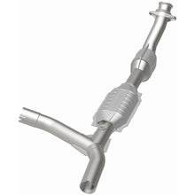 Load image into Gallery viewer, MagnaFlow Exhaust Products 49426 OEM Grade Direct-Fit Catalytic Converter for Select Ford E-150, Ford E-150 Club Wagon, Ford E-150 Econoline, Ford E-150 Econoline Club Wagon, Ford E-250, Ford E-250 Econoline