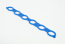 Load image into Gallery viewer, CSF Cooling - Racing &amp; High Performance Division 8200S A90 Supra / BMW B58 Thermal Rejection Competition Charge-Air Manifold Spacer for Select BMW 540i, BMW 540i xDrive, BMW 740i, BMW 740i xDrive, BMW 745e, BMW 745e xDrive, BMW 840i, BMW 840i Gran Coupe,