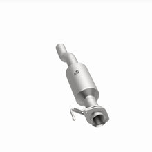 Load image into Gallery viewer, MagnaFlow Exhaust Products 280440 OEM Grade Direct-Fit Catalytic Converter for Select Ford F-350 Super Duty, Ford F-450 Super Duty, Ford F-550 Super Duty