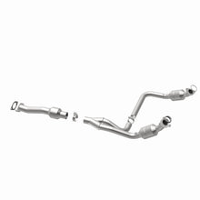 Load image into Gallery viewer, MagnaFlow Exhaust Products 5582134 California CARB Direct-Fit Catalytic Converter for Select Chevrolet Express 1500, Chevrolet Express 2500, Chevrolet Express 3500, GMC Savana 1500, GMC Savana 2500, GMC Savana
