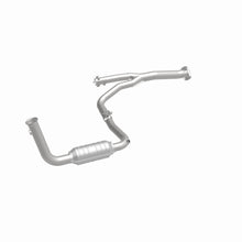 Load image into Gallery viewer, MagnaFlow Exhaust Products 93382 HM Grade Direct-Fit Catalytic Converter for Select Jeep Liberty