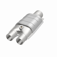 Load image into Gallery viewer, MagnaFlow Exhaust Products 99047HM HM Grade Universal Catalytic Converter for Select Chevrolet Express 1500, Chevrolet Express 2500, GMC Savana 1500, GMC Savana